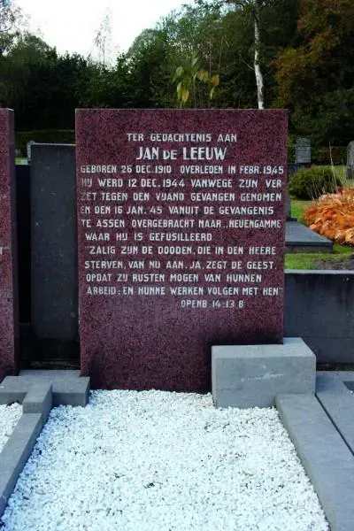 077 nieuw grafsteen jan de leeuw img 8075 1 1 1 1